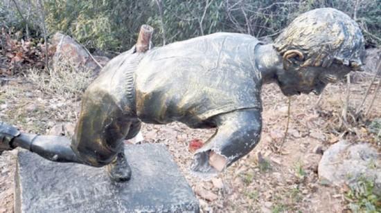 鎮(zhèn)江丹陽一主題公園破壞嚴(yán)重雕塑慘遭毒手